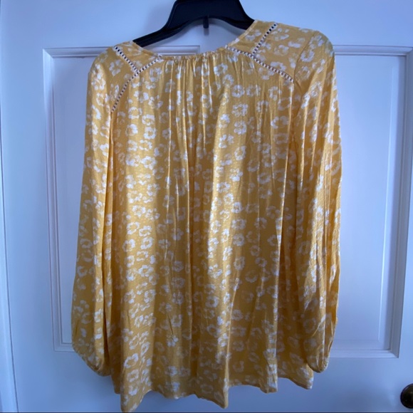 Collective Concepts Yani Lace Detail Textured Top - Picture 6 of 11